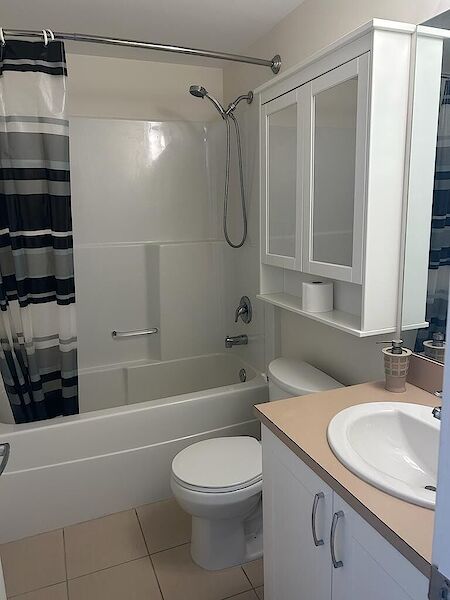 Calgary 2 bedrooms Condo Unit for rent. Property photo: 528543-2