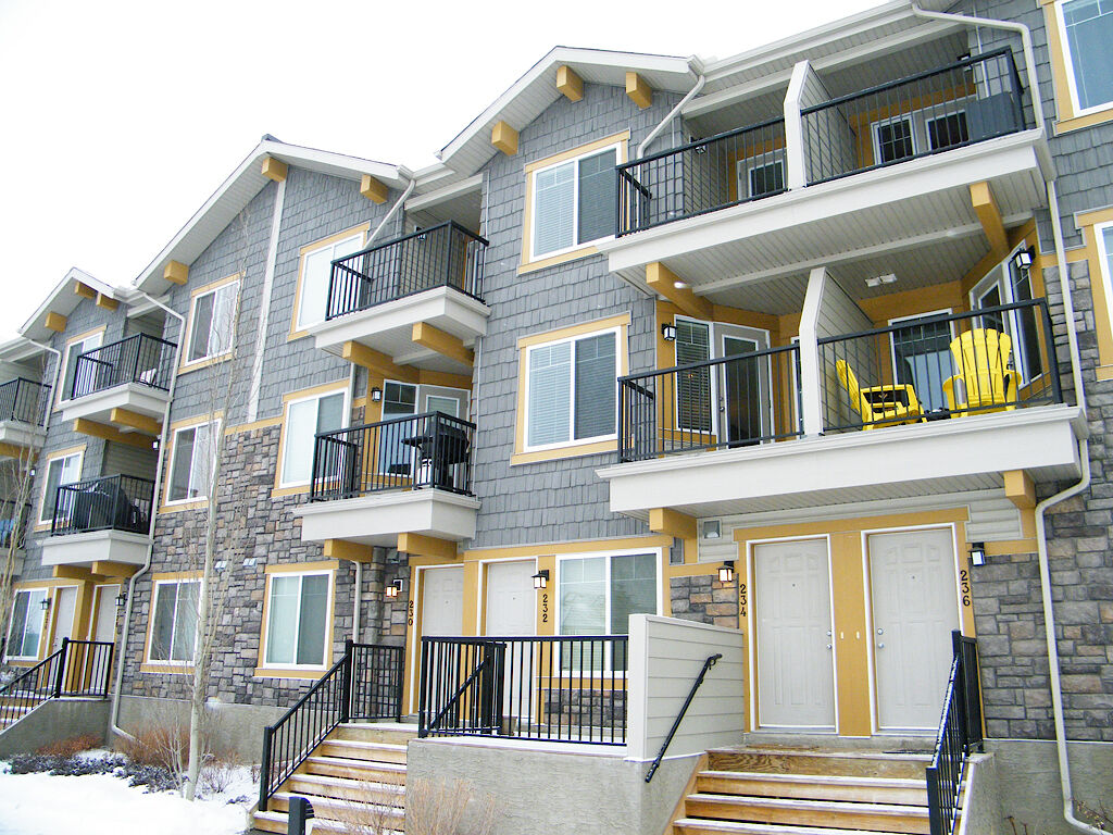 Calgary 2 bedrooms Townhouse for rent. Property photo: 528618-1