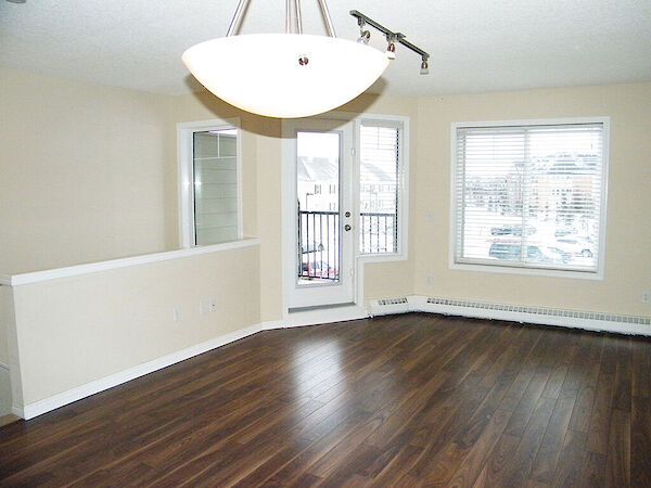 Calgary 2 bedrooms Townhouse for rent. Property photo: 528618-2