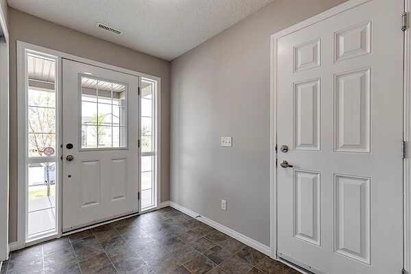 Airdrie 2 bedrooms Townhouse for rent. Property photo: 528653-3