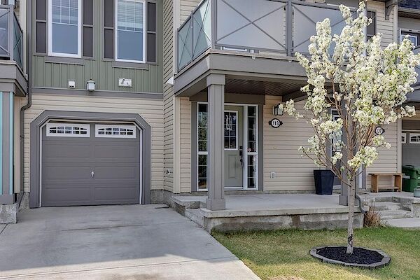 Airdrie 2 bedrooms Townhouse for rent. Property photo: 528653-2