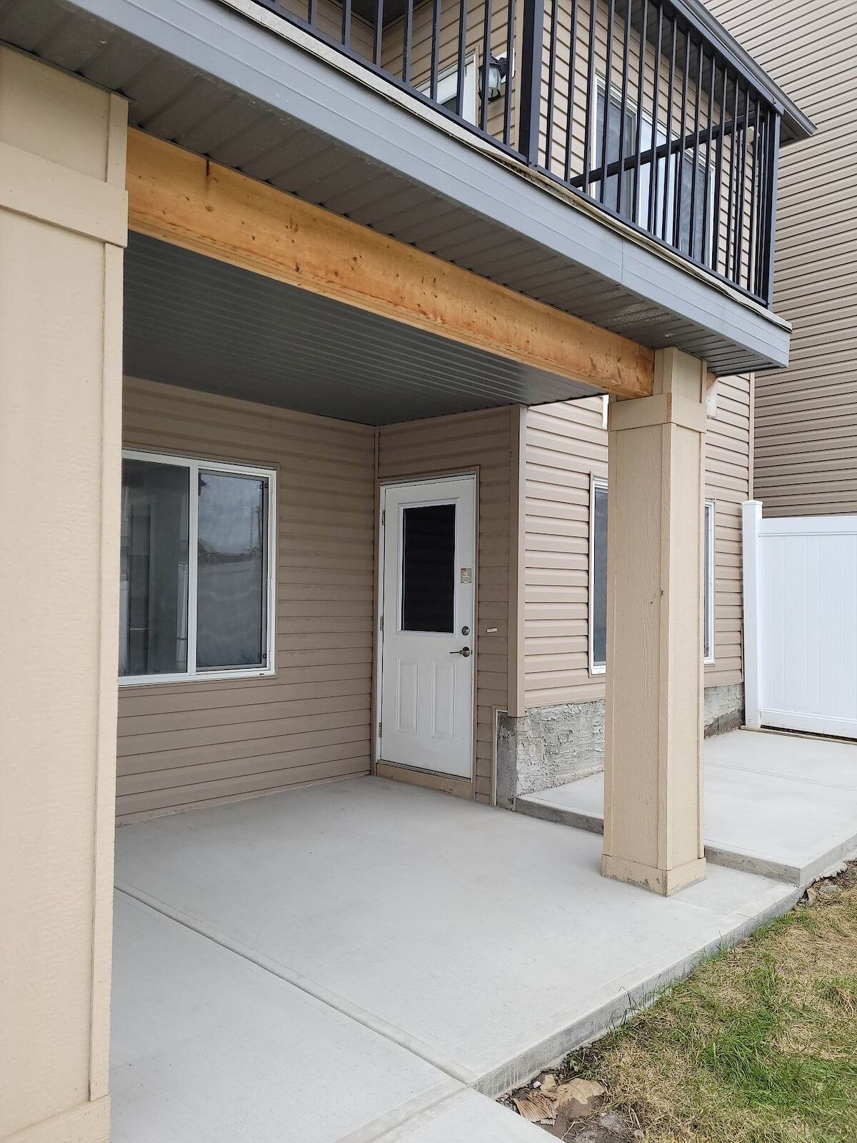 Calgary 2 + Den bedrooms Room For Rent for rent. Property photo: 529434-1