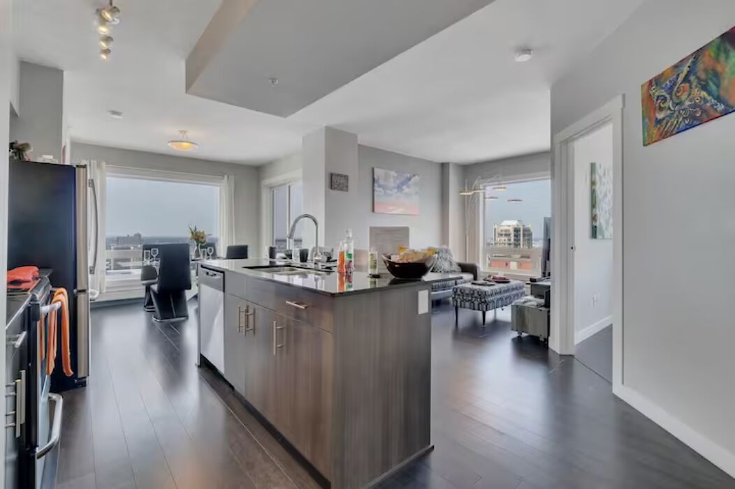 Edmonton Condo Unit For Rent | Downtown | Gorgeous high rise corner unit
