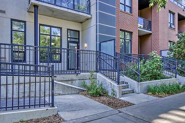 Calgary studio Condo Unit for rent. Property photo: 530074-3