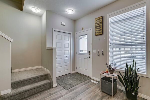 Airdrie 3 bedrooms Townhouse for rent. Property photo: 530397-2