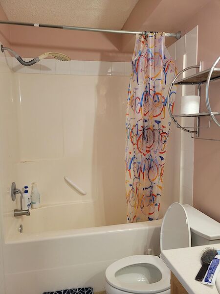 Calgary 3 bedrooms Room For Rent for rent. Property photo: 530739-2