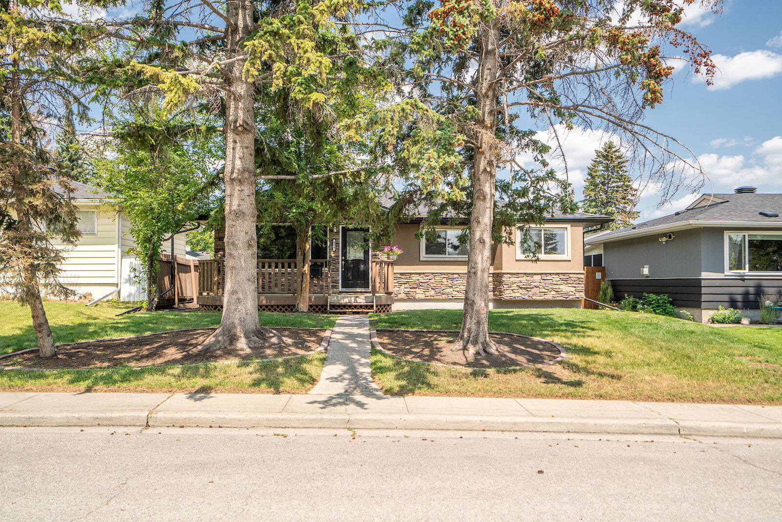Calgary 4 bedrooms House for rent. Property photo: 530852-1