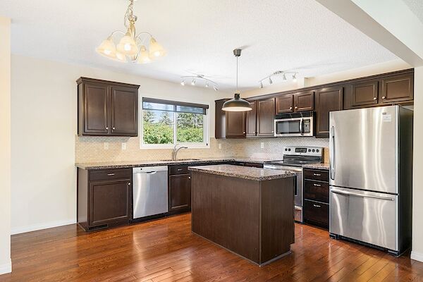 Calgary 4 bedrooms House for rent. Property photo: 530852-3