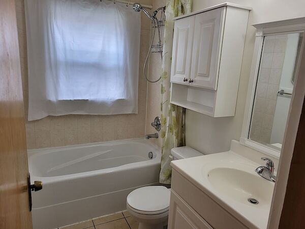 Edmonton 3 bedrooms Main Floor for rent. Property photo: 530859-2