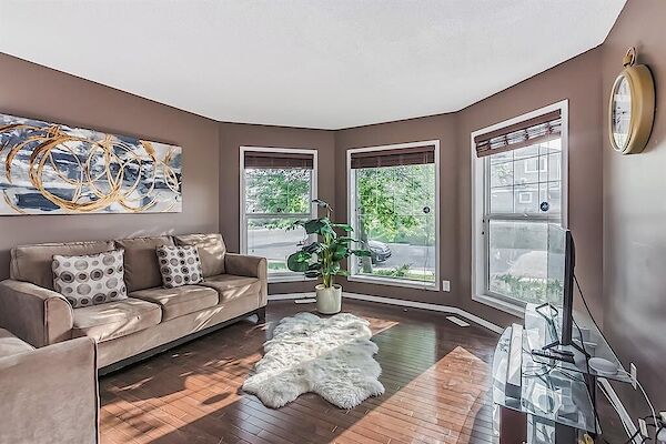 Calgary 4 bedrooms House for rent. Property photo: 530989-2