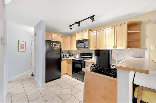 Calgary 2 bedrooms Condo Unit for rent. Property photo: 531003-2