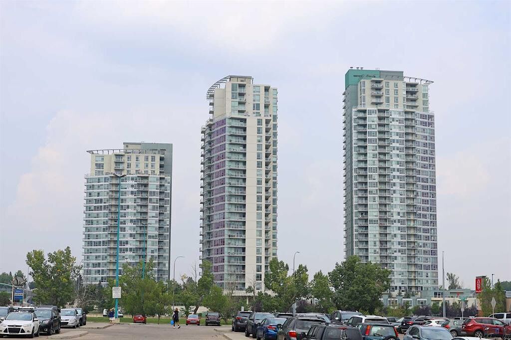 Exterior+Building Calgary 2 bedrooms Condo Unit for rent. Property photo: 532682-1