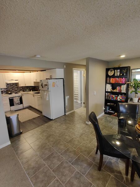 Calgary 2 bedrooms Basement for rent. Property photo: 532975-2