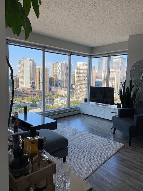 Calgary 2 bedrooms Condo Unit for rent. Property photo: 533069-1
