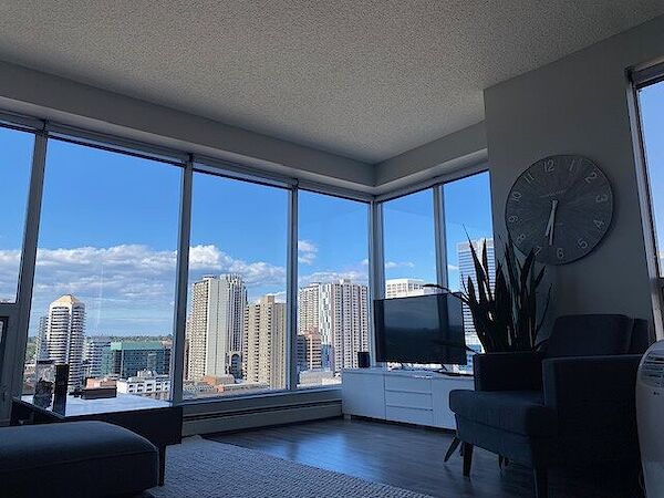 Calgary 2 bedrooms Condo Unit for rent. Property photo: 533069-2