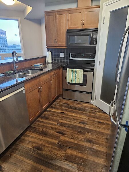 Edmonton 2 bedrooms Condo Unit for rent. Property photo: 533542-3