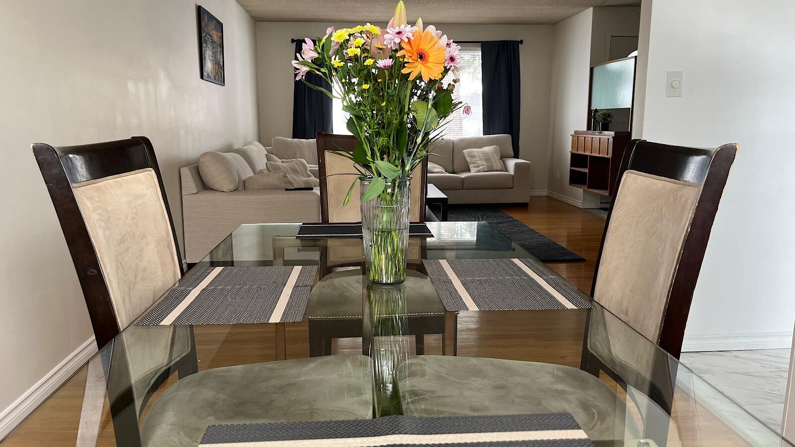 Calgary 3 bedrooms Room For Rent for rent. Property photo: 535079-1