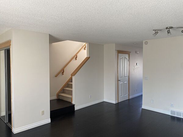 Calgary 3 bedrooms House for rent. Property photo: 536162-3