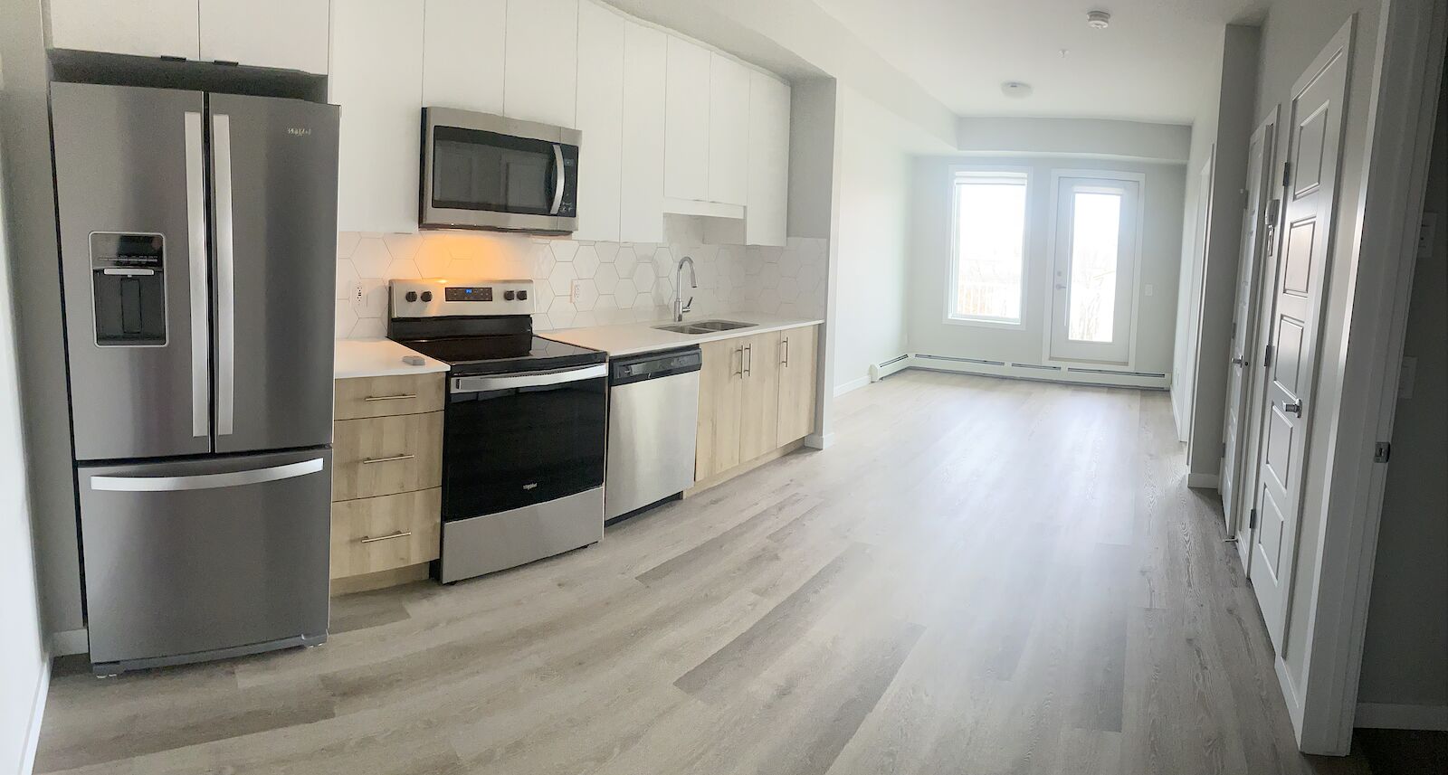Calgary 2 bedrooms Condo Unit for rent. Property photo: 536903-1