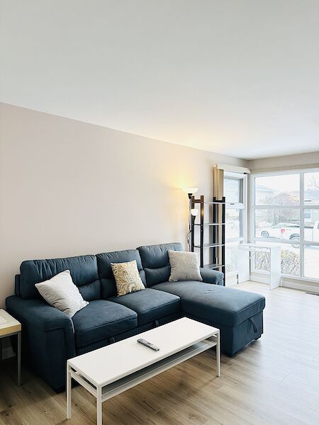 Edmonton 3 bedrooms Main Floor for rent. Property photo: 536989-2