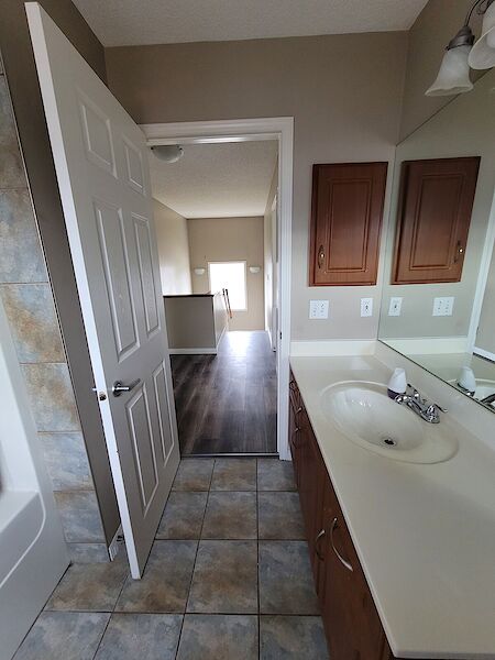 Calgary 6 bedrooms House for rent. Property photo: 537140-2