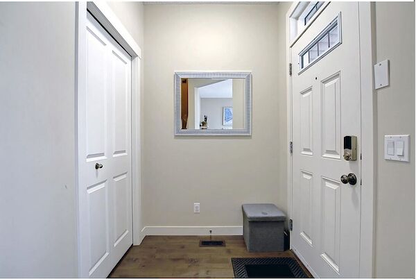 Calgary 3 + Den bedrooms House for rent. Property photo: 537169-3