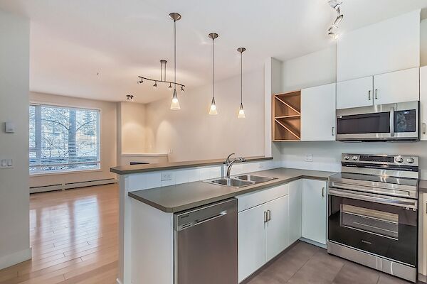Great+kitchen+workspace Calgary 2 bedrooms Condo Unit for rent. Property photo: 537514-3