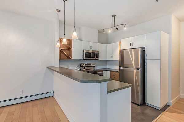 Calgary 2 bedrooms Condo Unit for rent. Property photo: 537514-2