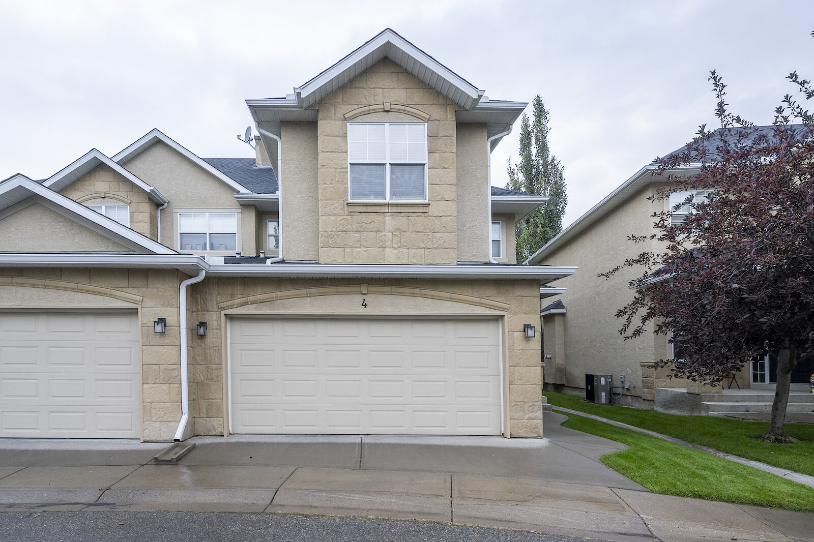 Calgary 3 + Den bedrooms Duplex for rent. Property photo: 538140-1