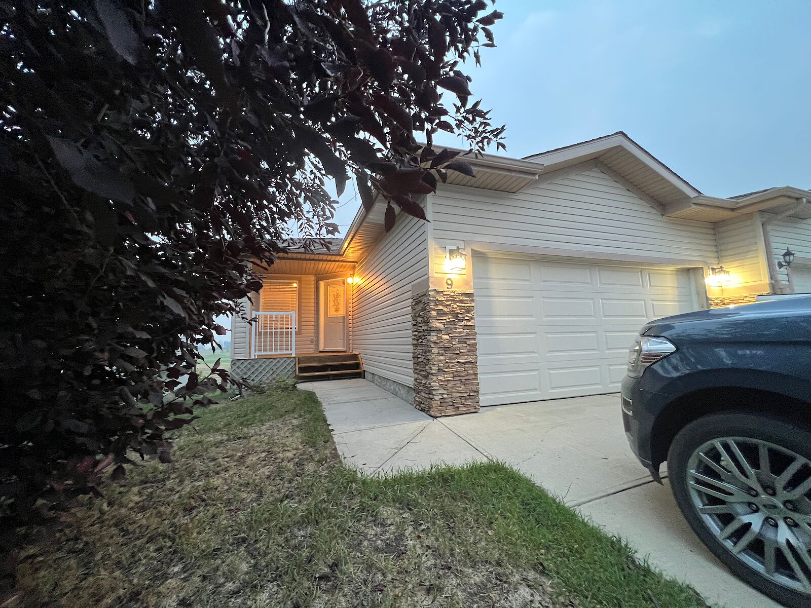 Carseland 2 + Den bedrooms Duplex for rent. Property photo: 538450-1