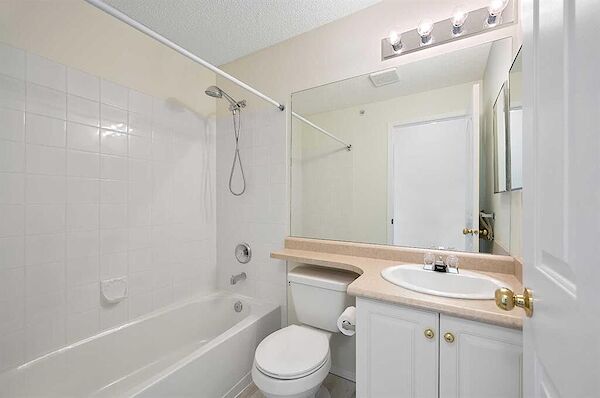 Calgary 2 bedrooms Condo Unit for rent. Property photo: 540820-3