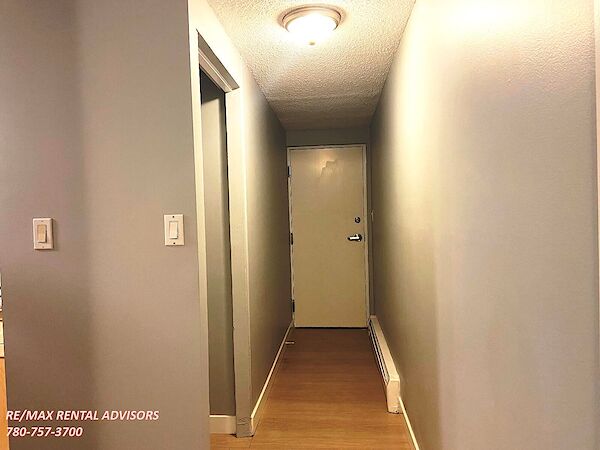 Edmonton 3 + Den bedrooms Condo Unit for rent. Property photo: 540919-2