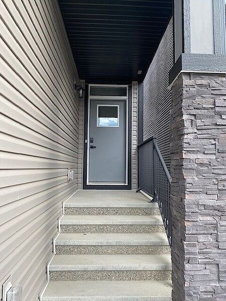 Calgary 4 bedrooms House for rent. Property photo: 541376-2