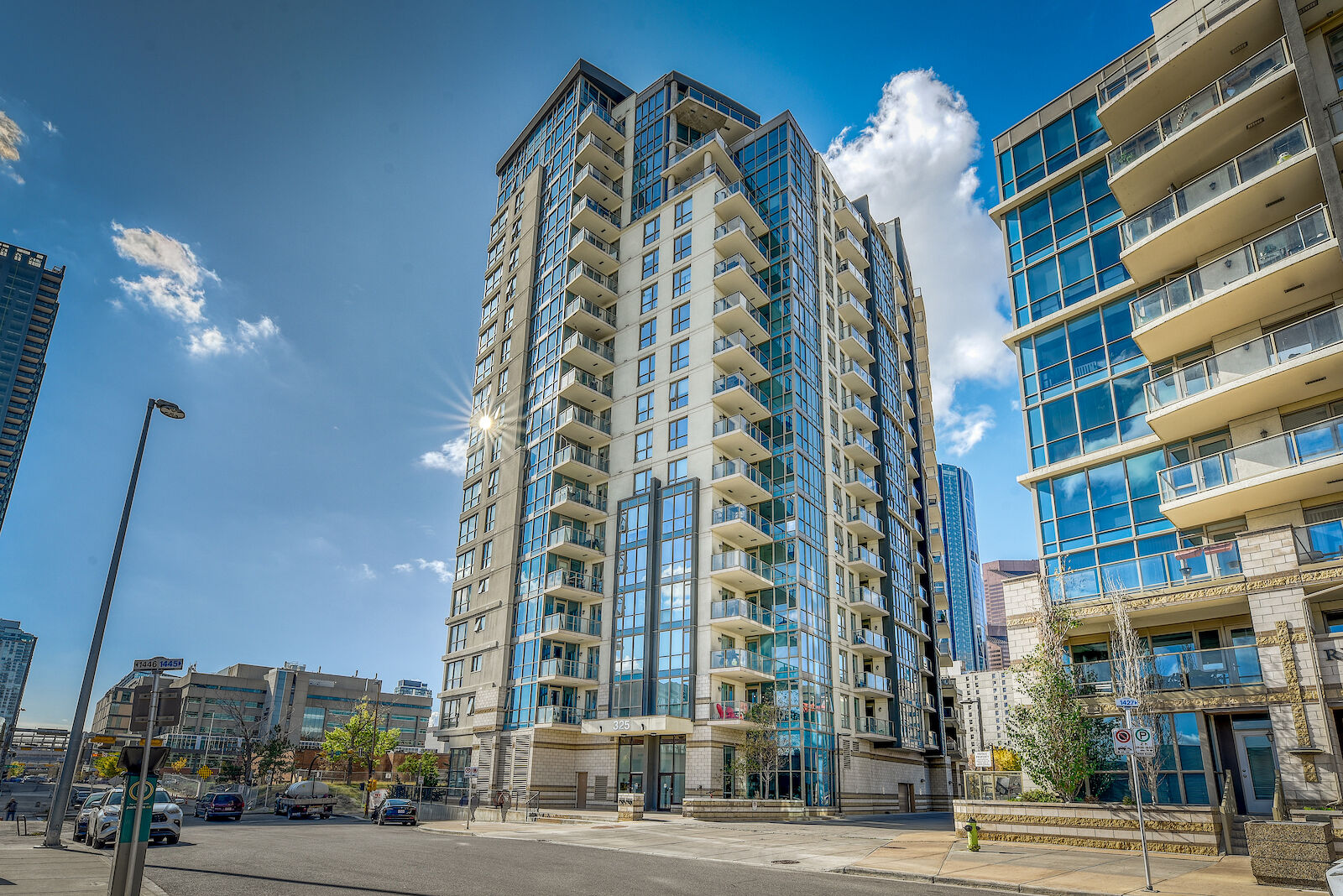 Calgary 2 bedrooms Condo Unit for rent. Property photo: 541877-1