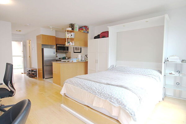 Vancouver studio Condo Unit for rent. Property photo: 542317-2