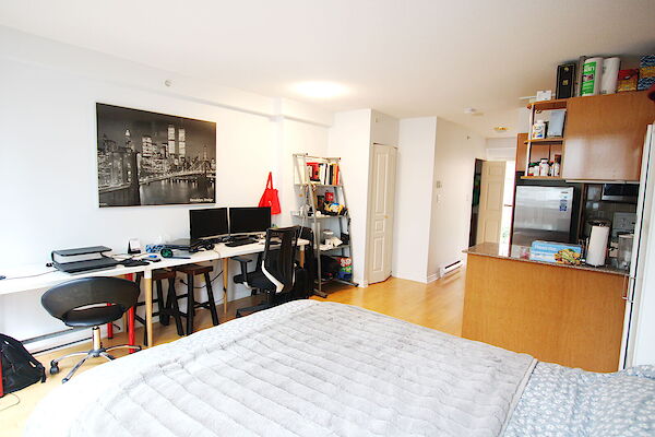 Vancouver studio Condo Unit for rent. Property photo: 542317-3