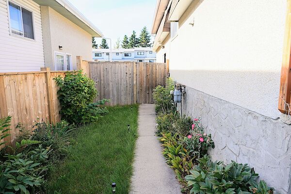 Calgary 2 + Den bedrooms Main Floor for rent. Property photo: 543205-3