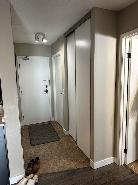 Calgary 1 bedroom Condo Unit for rent. Property photo: 544175-2