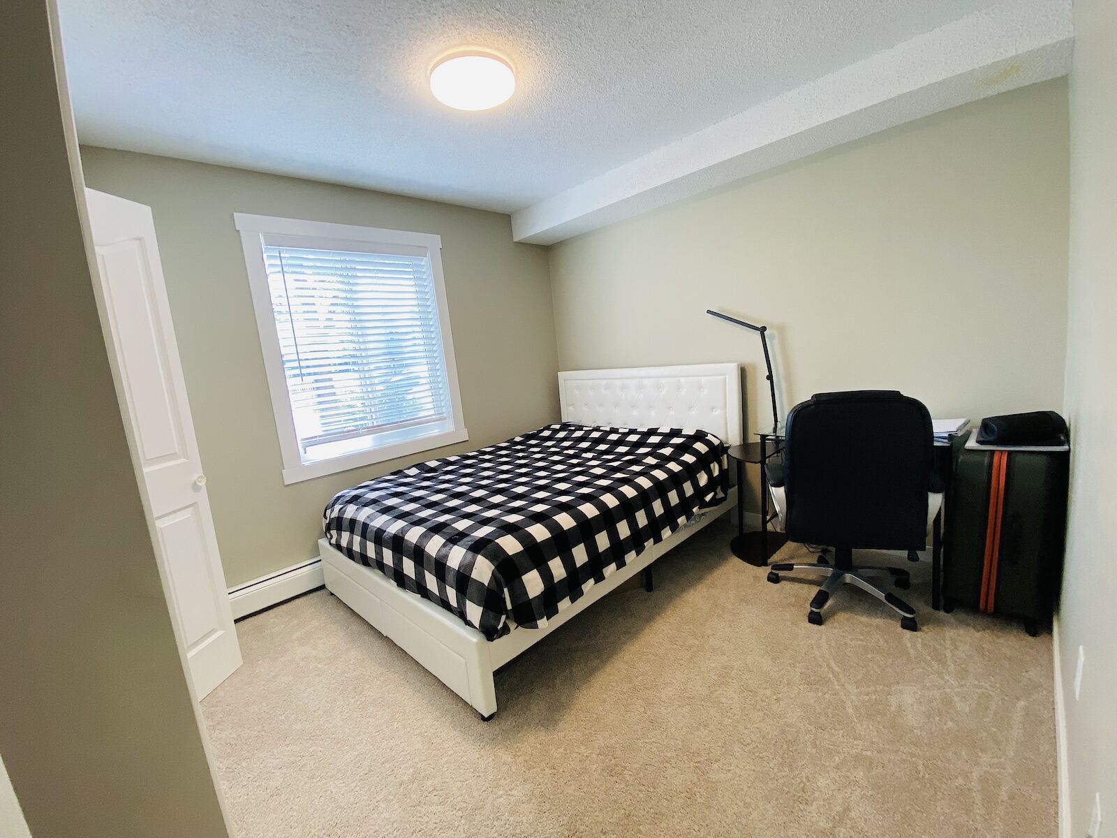 Calgary 2 bedrooms Condo Unit for rent. Property photo: 544349-1