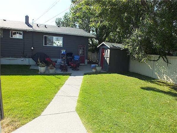 Backyard+with+private+entrance Calgary 1 bedroom Storage for rent. Property photo: 544545-3