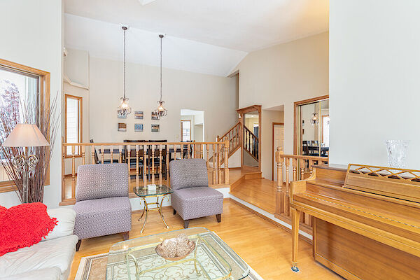Calgary 3 + Den bedrooms House for rent. Property photo: 545035-3