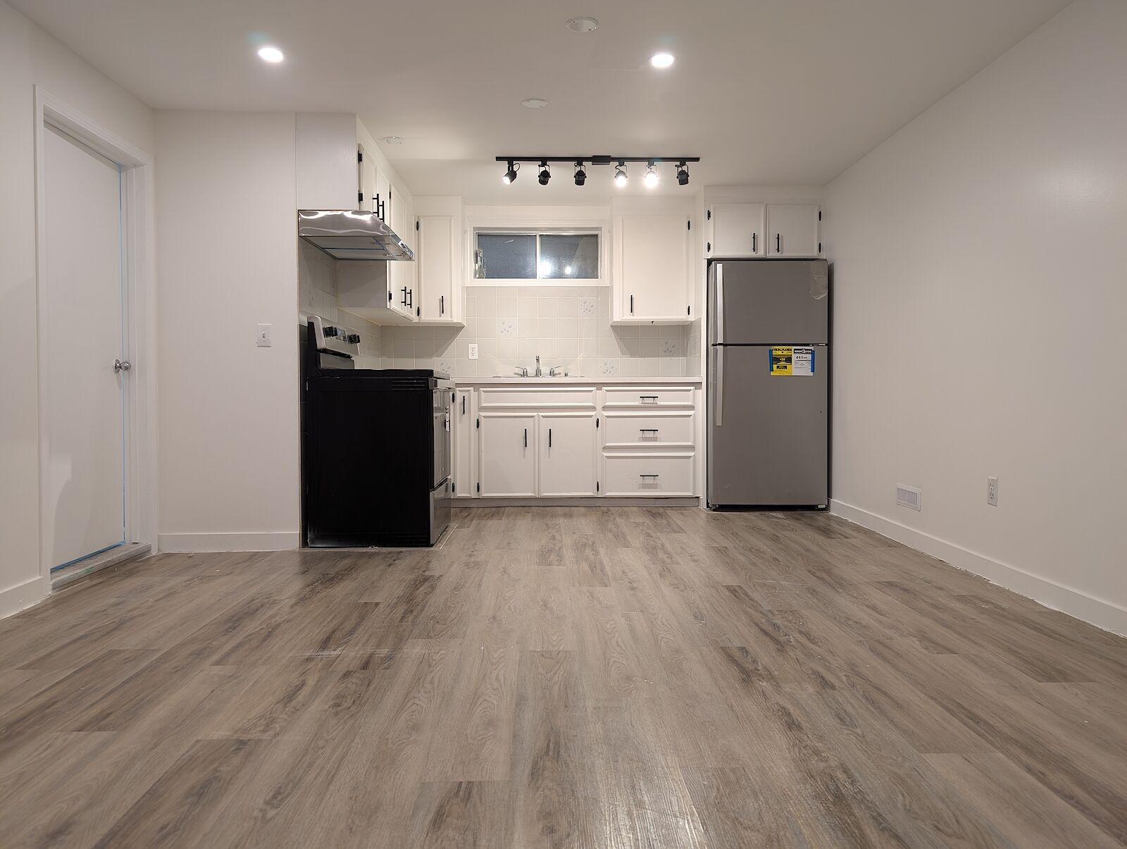 Living+Room+and+Kitchen Calgary 2 bedrooms Basement for rent. Property photo: 545131-1