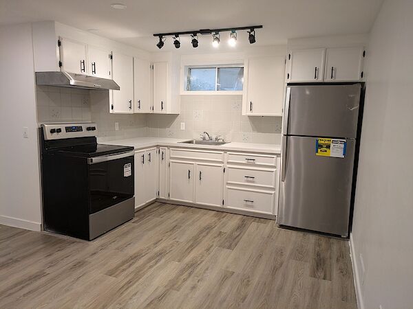 Kitchen Calgary 2 bedrooms Basement for rent. Property photo: 545131-2