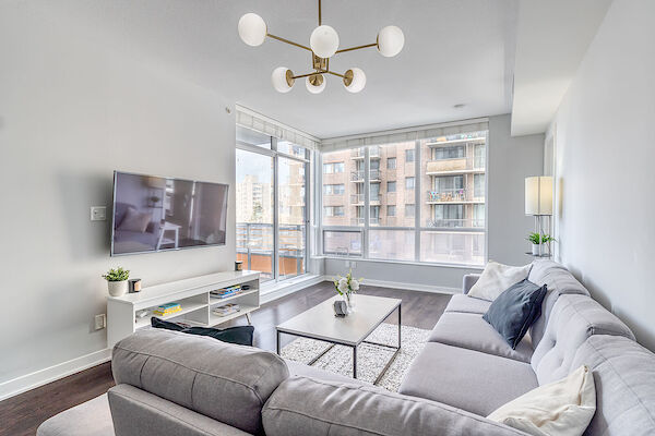 Calgary 2 + Den bedrooms Condo Unit for rent. Property photo: 546234-2