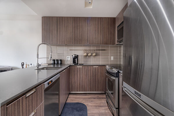 Calgary 2 + Den bedrooms Condo Unit for rent. Property photo: 546234-3