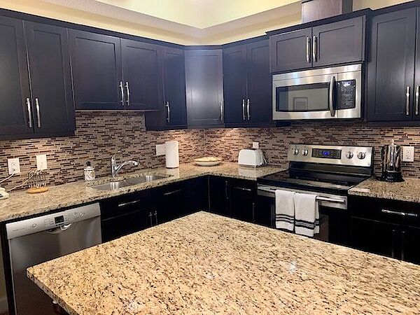 Edmonton 2 bedrooms Condo Unit for rent. Property photo: 546405-2