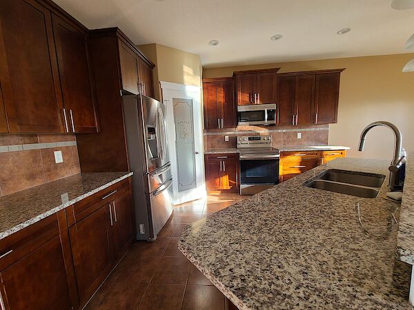 Fort Saskatchewan 4 + Den bedrooms House for rent. Property photo: 546433-3