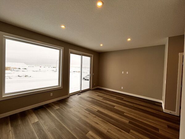 Calgary 3 bedrooms Duplex for rent. Property photo: 547053-2
