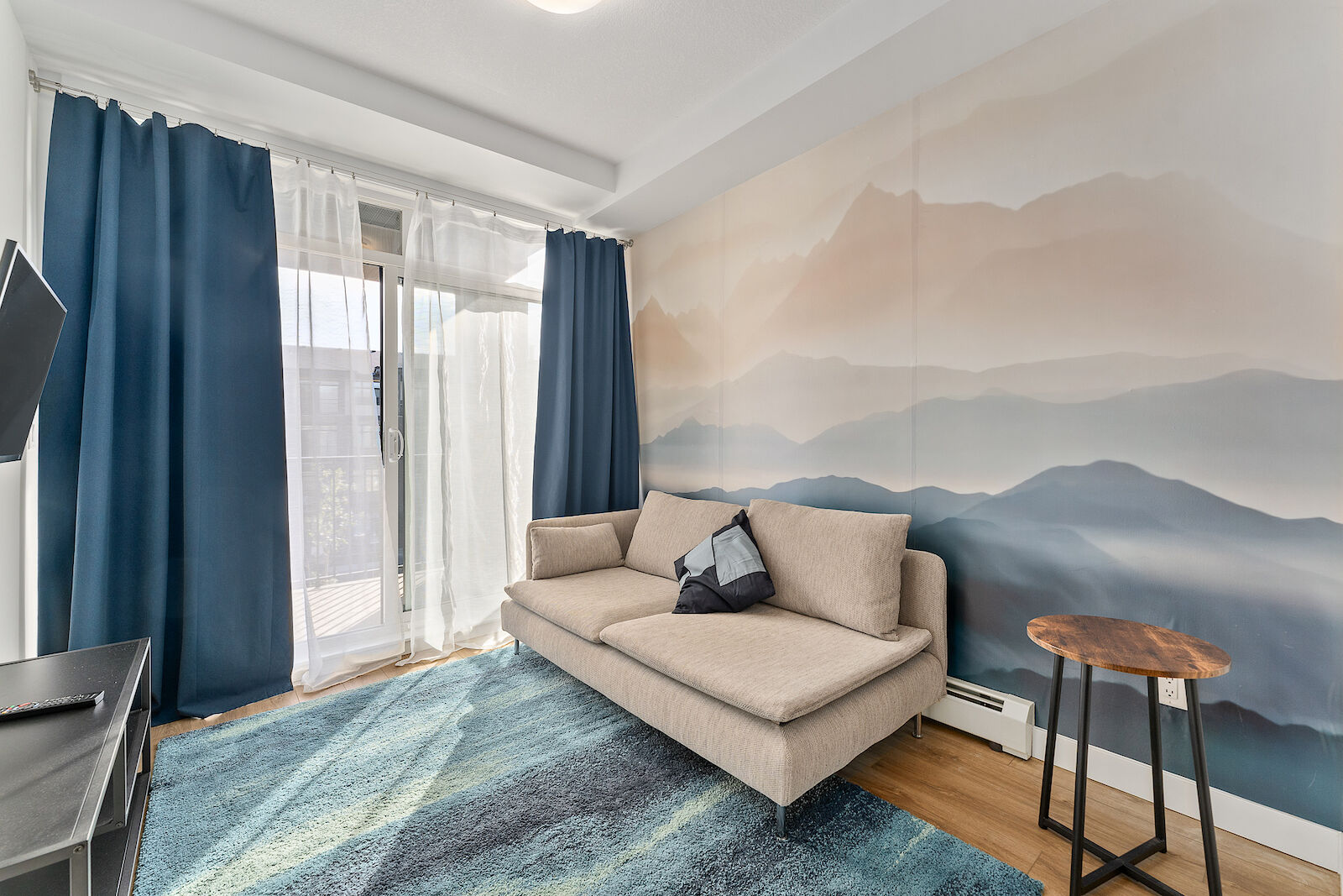 Calgary 1 bedroom Condo Unit for rent. Property photo: 547718-1