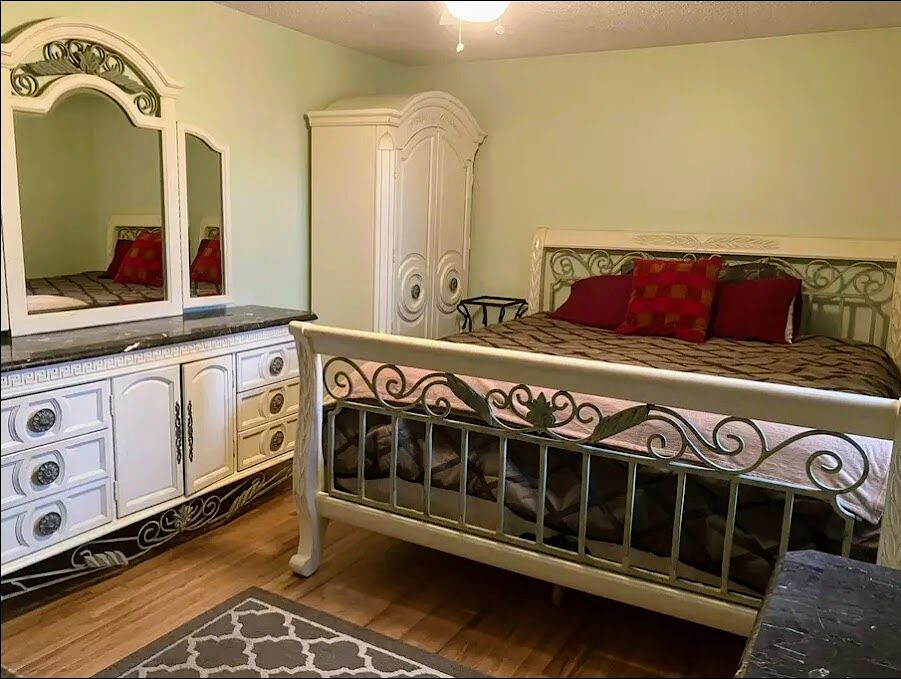 Calgary 1 bedroom Room For Rent for rent. Property photo: 548075-1